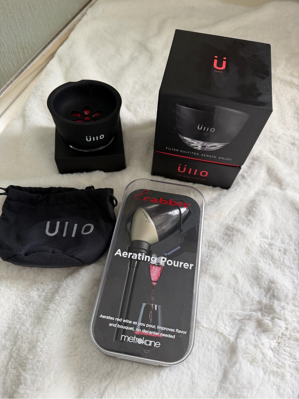 Ullo Black Wine Aerator Cup with Rabbit Aerating Pourer